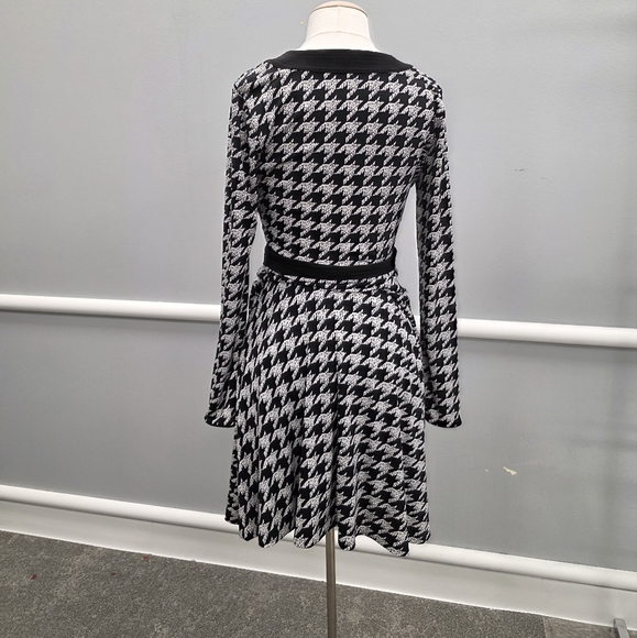 White House Black Market Black and White Houndstooth Long Sleeve Dress - Picture 6 of 11